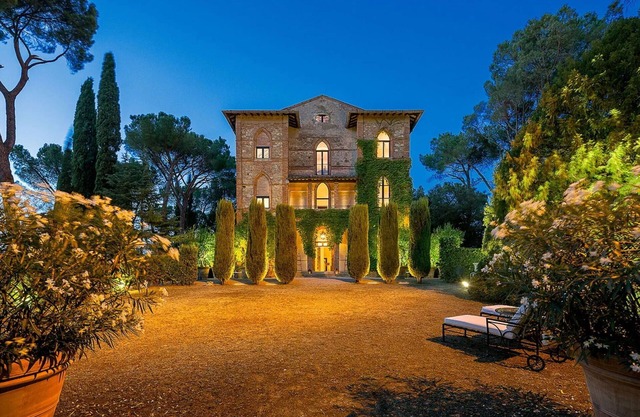 Villa in Località Poggio Olivo with 6 bedrooms sleeps 18