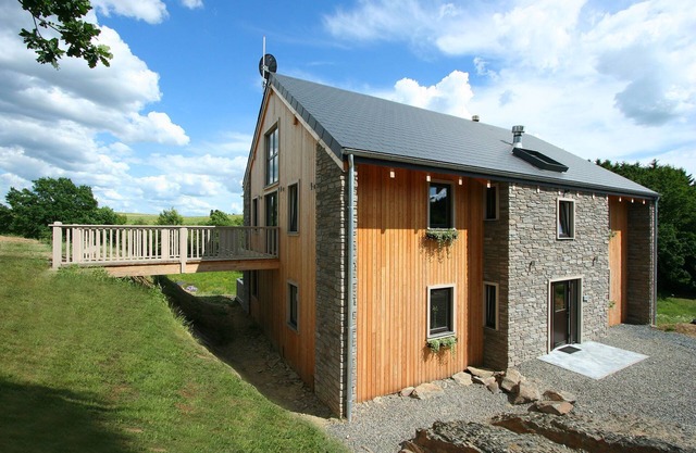 Villa in Nadrin with Pool & Nature Views