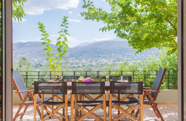 Villa in nature, just 4km from Chania Old Port & 5’ from 4 beaches