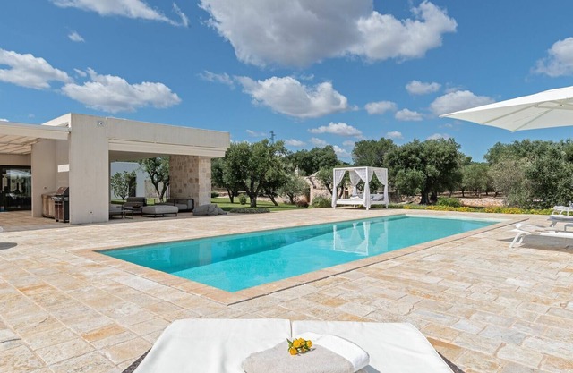 Villa in Ostuni with 6 bedrooms sleeps 12