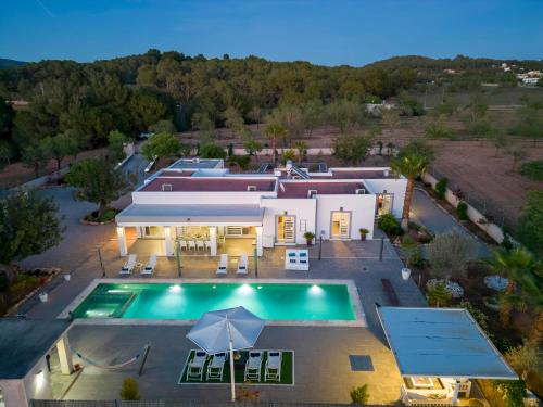 Villa in San Antonio sleeps 10