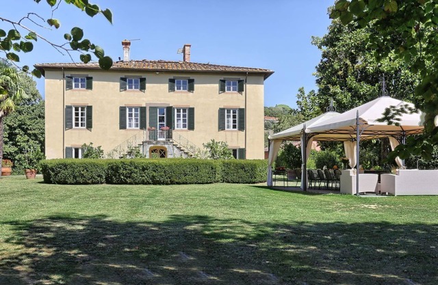Villa in San Concordio Di Moriano with 6 bedrooms sleeps 12