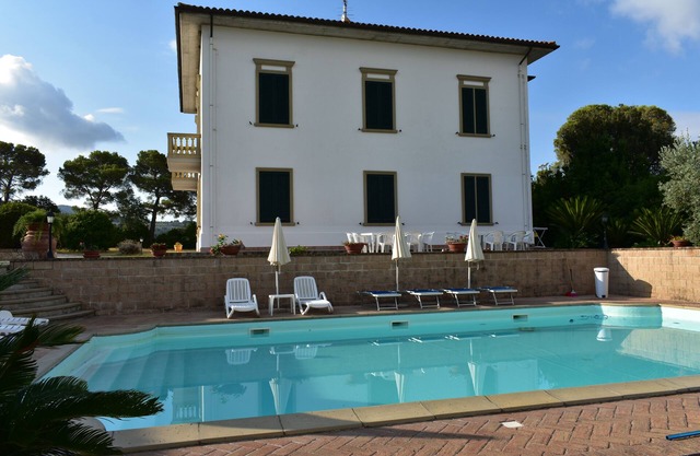 Villa Irene, 10 bedrooms and private pool near Castiglioncello