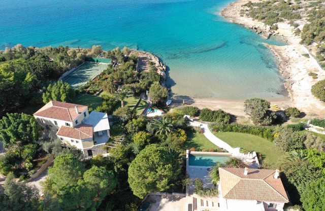 Villa Iris - Luxury traditional beachfront villa with swimming pool