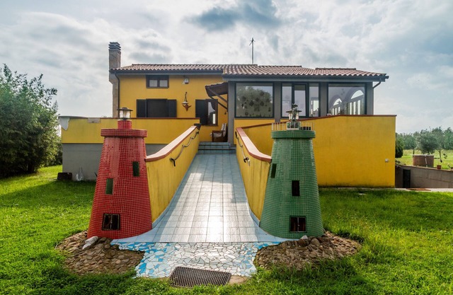 Villa 'Paradiso' with Private Terrace, Private Garden and Wi-Fi