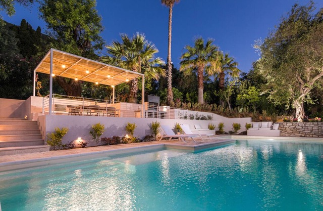 Villa Jacaranda Mauve