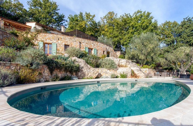 Villa Jolie - Four Bedroom Villa, Sleeps 8