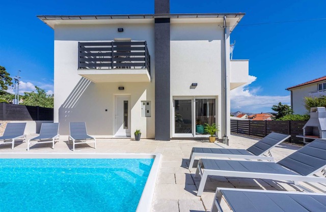 Villa Kety 200m to beach