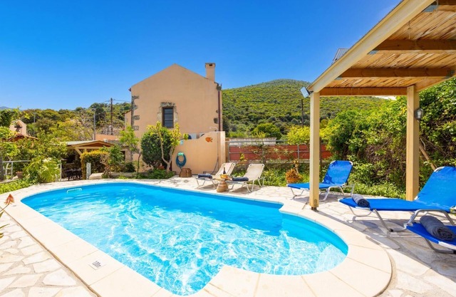 Villa Kourkoulios - Three Bedroom Villa, Sleeps 7
