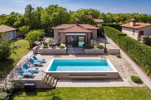 Villa Krasna Kuca for 5 people near Labin - Rabac with private heated pool