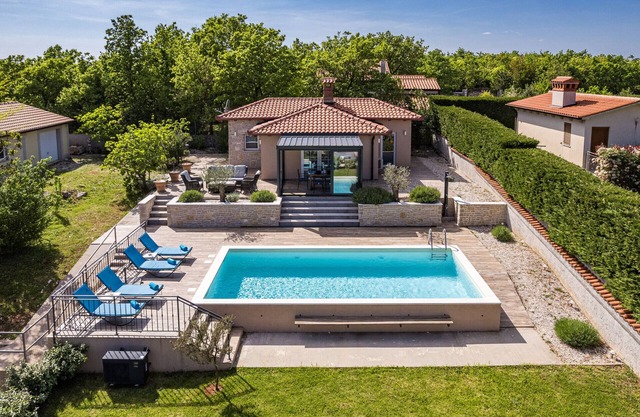 Villa Krasna Kuća for 5 people near Labin - Rabac with private heated pool