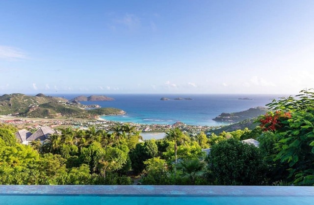 Villa Krystel, Luxurious Celebrity Living - Pool!
