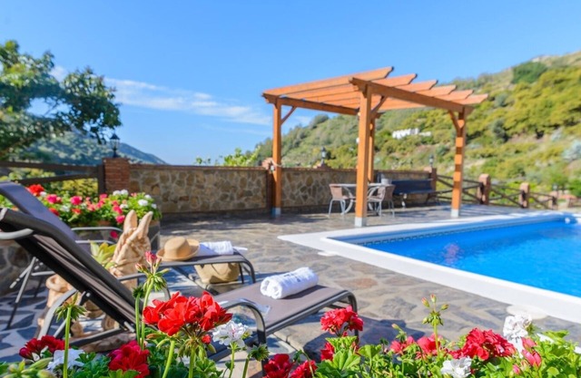 Villa La Cola Nerja by Ruralidays