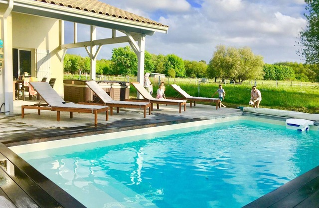 ☆Villa LANDAISE & jacuzzi ≈Heated pool ≈ forest view≈ beaches≈ ☆
