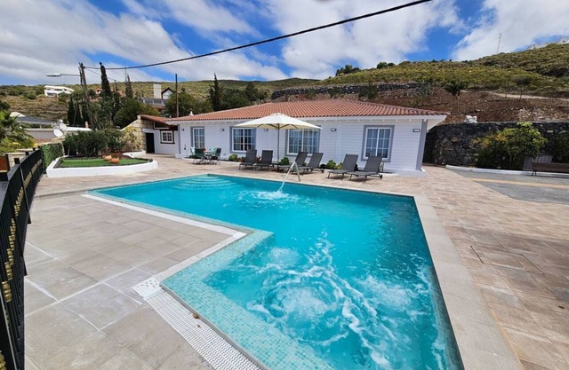 Villa La Paz con piscina y yacuzzy integrado