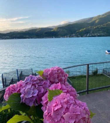 Villa Lake