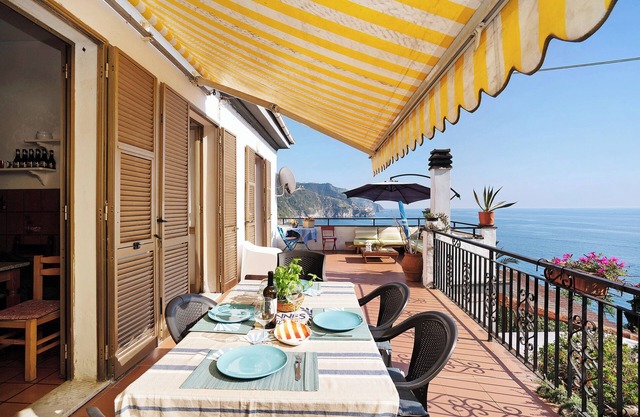 Villa "Lardarina" close to the Beach with Sea View, Terrace & Wi-Fi