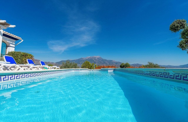 Villa Las Alondras with Lake and Mountain View, Pool, Garden & Wi-Fi