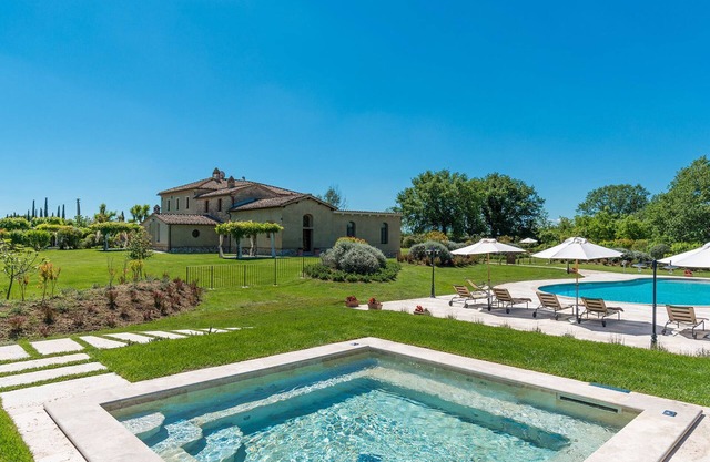 Villa Le Chiarne 22, Emma Villas