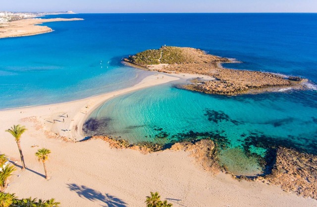 Villa Lela Pente Large Private Pool Walk to Beach A C Wifi Car Not Required Eco-friendly - 2167