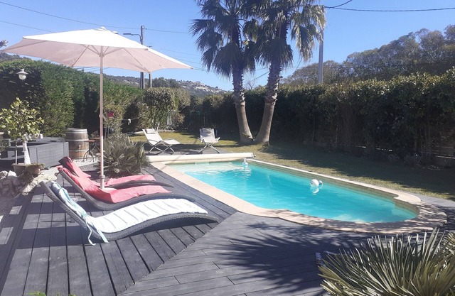 Villa Les Palmiers, 15 minutes from Monaco, Nice and the seaside.