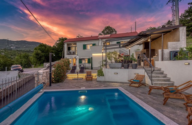 Villa LETA - Luxury villa in a green oasis, heated pool, fitness center and bbq