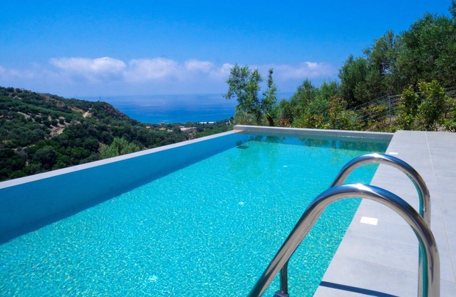Villa Levande, a sea view 2-bedroom Villa with private pool near the beach