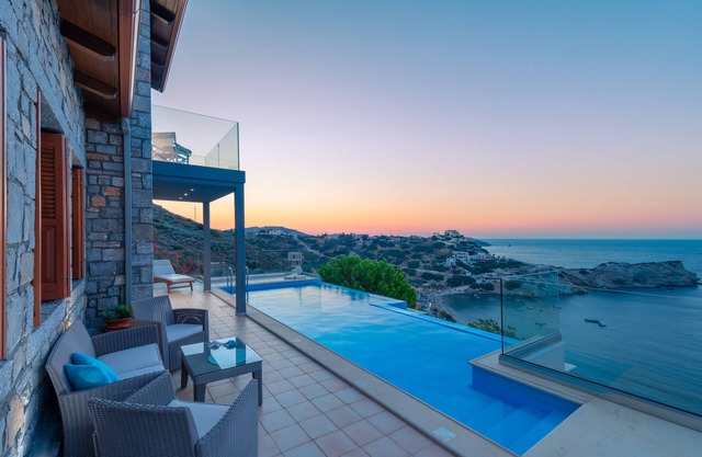 Villa Ligaria- Infinity Pool (Optional Heated)-8mins to the beach-Free Cleaning