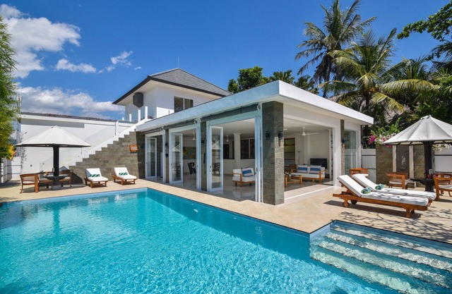 Villa Lovina Beach 2 - 4BR Beachfront Villa with Private Pool.