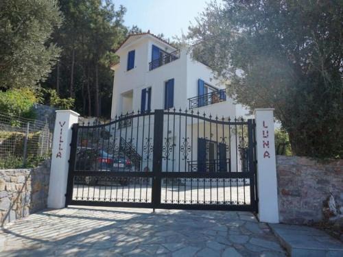 Villa Luna Home