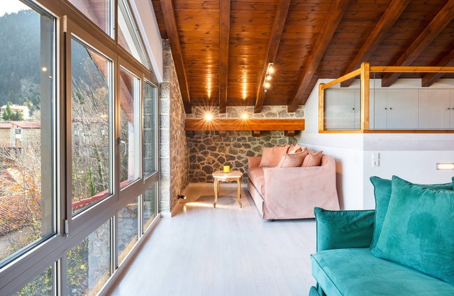 Villa 'M Z Happiness Chalet' with Mountain View, Wi-Fi and Air Conditioning