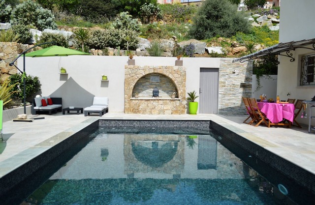 Villa Madrale: High-end, very peaceful condo with swimming pool/whirlpool (2-8p)