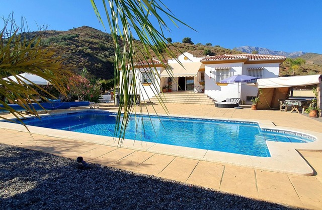 Villa Marylou with swimming pool in Montagnes, Andalusie