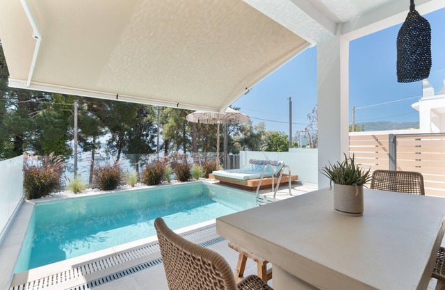 Villa 'Mella Roa - Onyx' with Sea View, Wi-Fi and Air Conditioning