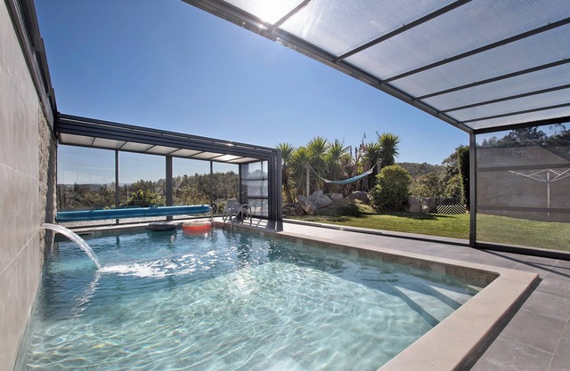 Villa 'Mila Piscina aquecida e Jacuzzi' with Mountain View, Private Pool and Wi-Fi