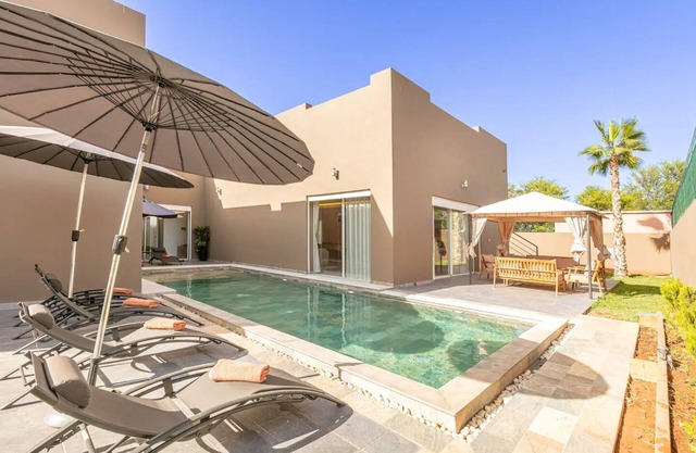 Villa Mima: Contemporary Luxury with Heated Pool in Marrakech