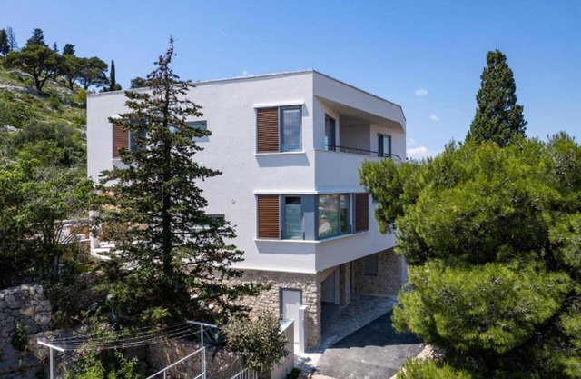 Villa Miramarina - Five Bedroom Villa