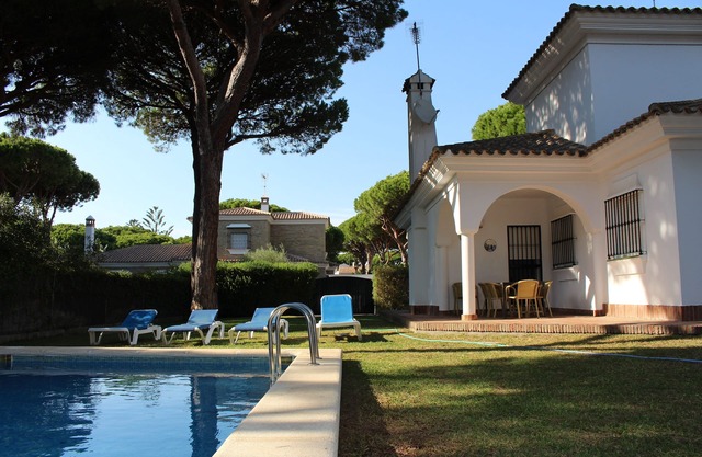 Villa mit Privatpool in Roche Residencial