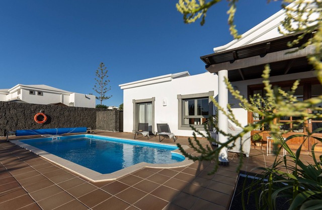 Villa "Mo Luxury Heated Pool" with Mountain View, Private Pool & Wi-Fi