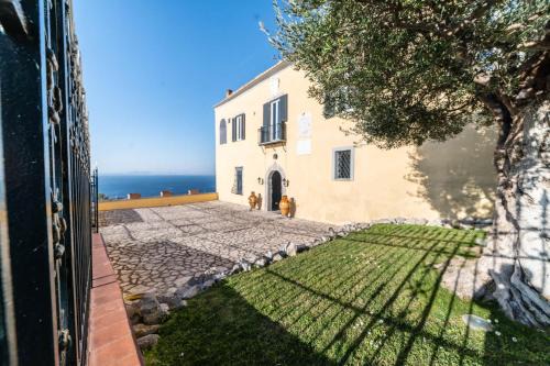 Villa Murat Historic Residence with Heated Pool and Còncierge by Feeling Italy