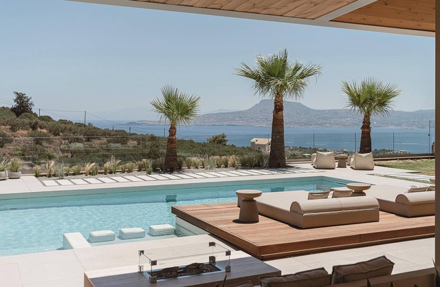 Villa Niolos I, Elegant Villa with Souda Bay Views by etouri