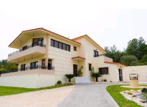 Villa Nostra- Cars Included