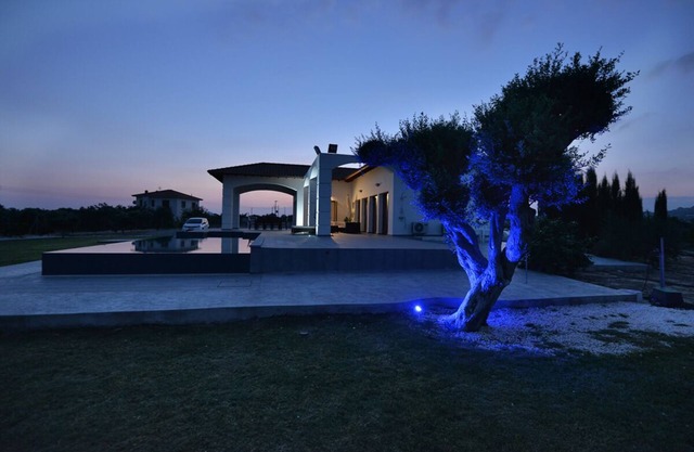 Villa Olivo Maroni, Charming 3-Bedroom VILLA with Private Pool in 4000sm plot