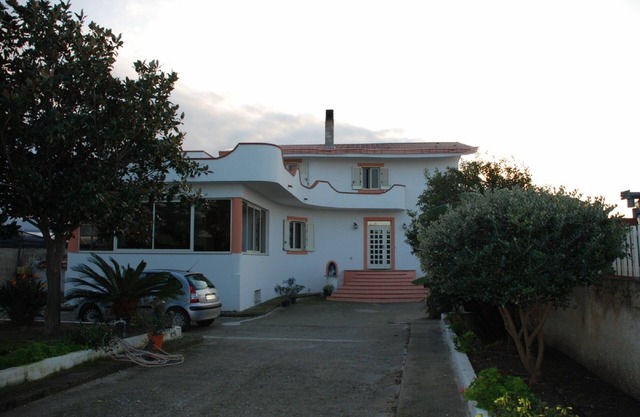Villa on the north coast of Sicily, with sea views .