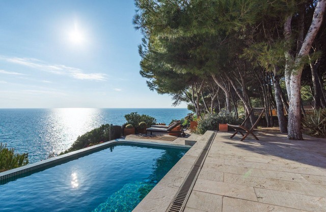 villa on the quiet luminous sea and natural surroundings