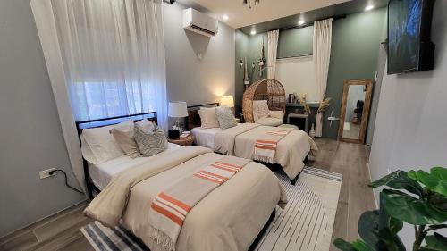 Villa on the Rocks Fast Wi-Fi 5 mins to beach AC & 55 TV in all rooms