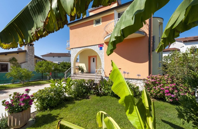 Villa over 2 floors, with sea view in Rovinj-Borik