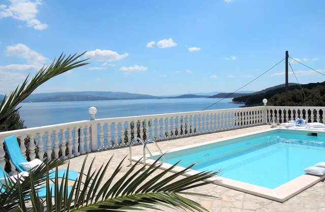 VILLA & OWN POOL fabulous views at TURQUOISE SEA over SMALL BAY
