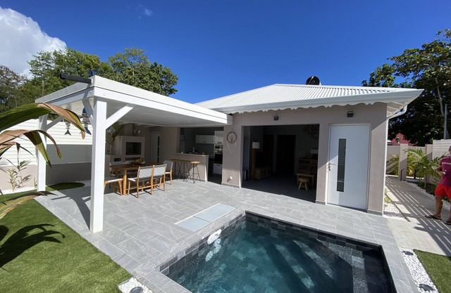 Villa Pain de sucre 2 bedrooms swimming pool, 200m from la caravelle beach.