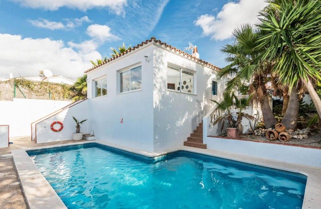 Villa Palmera - Three Bedroom Villa, Sleeps 6